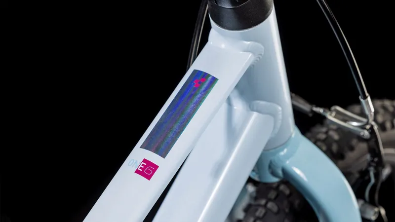 Cube Numove 160 in White / Pink-5